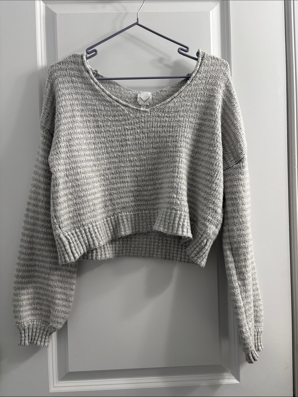 Women's Light Whit and Blue Cropped Crew Neck Sweater